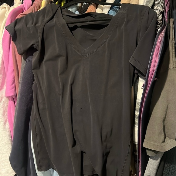 Like new lululemon love tee - v neck - Picture 2 of 3